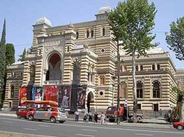 Parilament On Rustaveli 4 Rooms Tbilisi Eksteriør billede